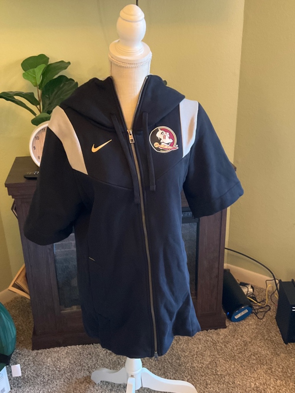 Nike Men’s Size Small FSU Short Sleeve Zip Up Hoodie, Great Condition